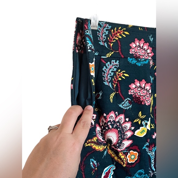 Loft by Ann Taylor Pencil Skirt Dark Hunter Green w/Floral Design Size 6 - Picture 4 of 10